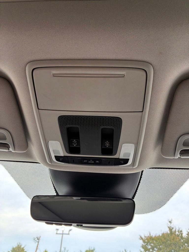 Used 2023 Honda Pilot Elite image 39