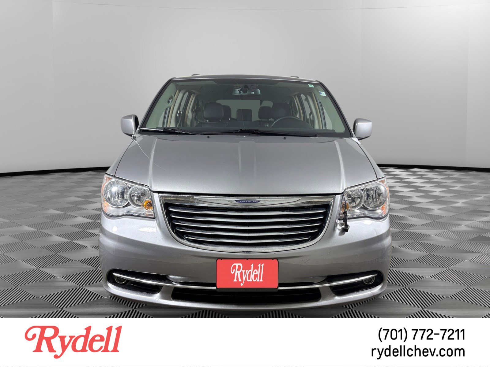 Used 2016 Chrysler Town & Country Touring image 8