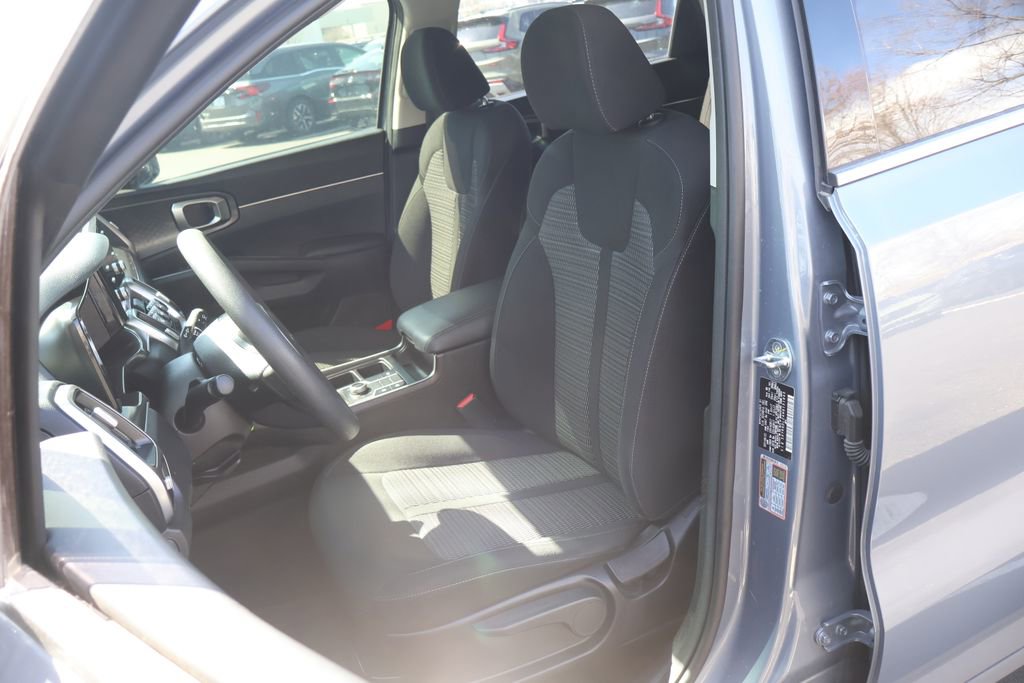 Used 2022 Kia Sorento LX image 29