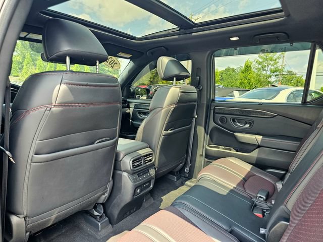 Used 2025 Honda Pilot Black Edition image 26