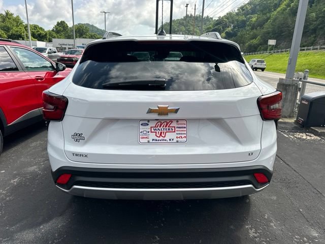 New 2026 Chevrolet Trax LT w/ LT Convenience Package FWD image 3