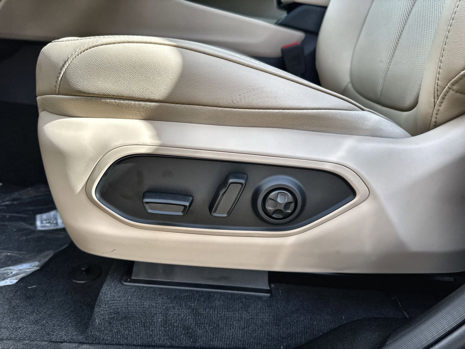 New 2025 Jeep Grand Cherokee Limited w/ Luxury Tech Group II image 14