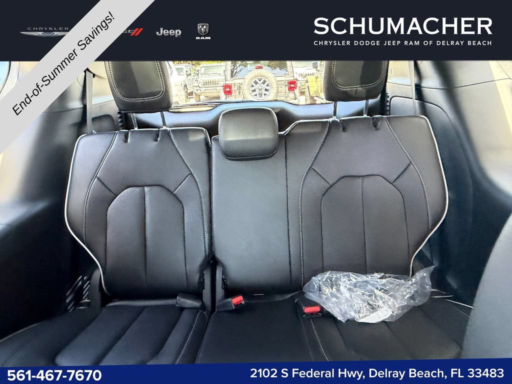 New 2027 Chrysler Pacifica Limited FWD image 12