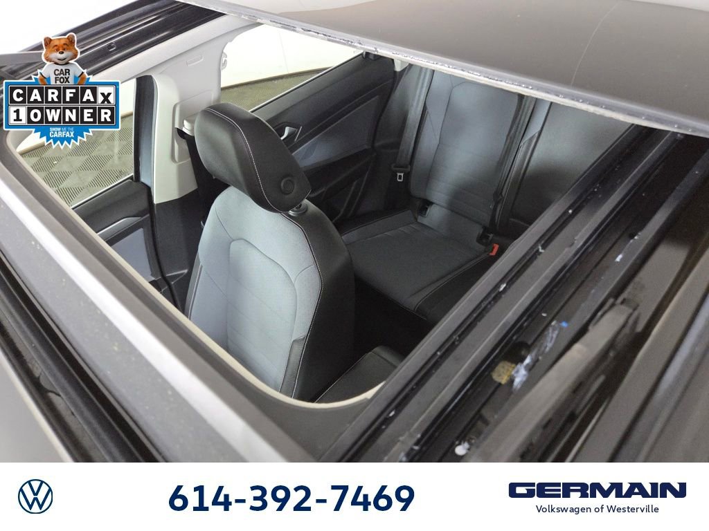 Certified 2025 Volkswagen Jetta SE w/ Sunroof Package FWD image 28