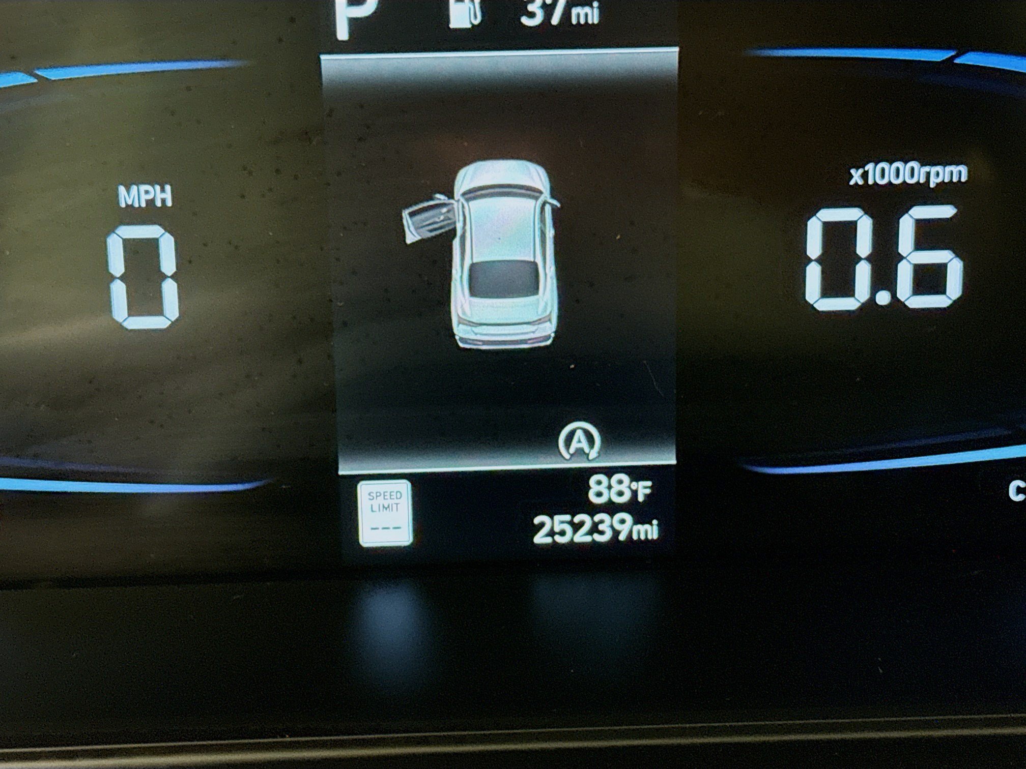 Used 2024 Hyundai Elantra SE FWD image 16