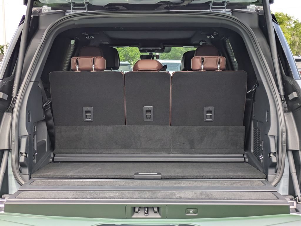 New 2027 Lincoln Navigator Reserve AWD/4WD image 13