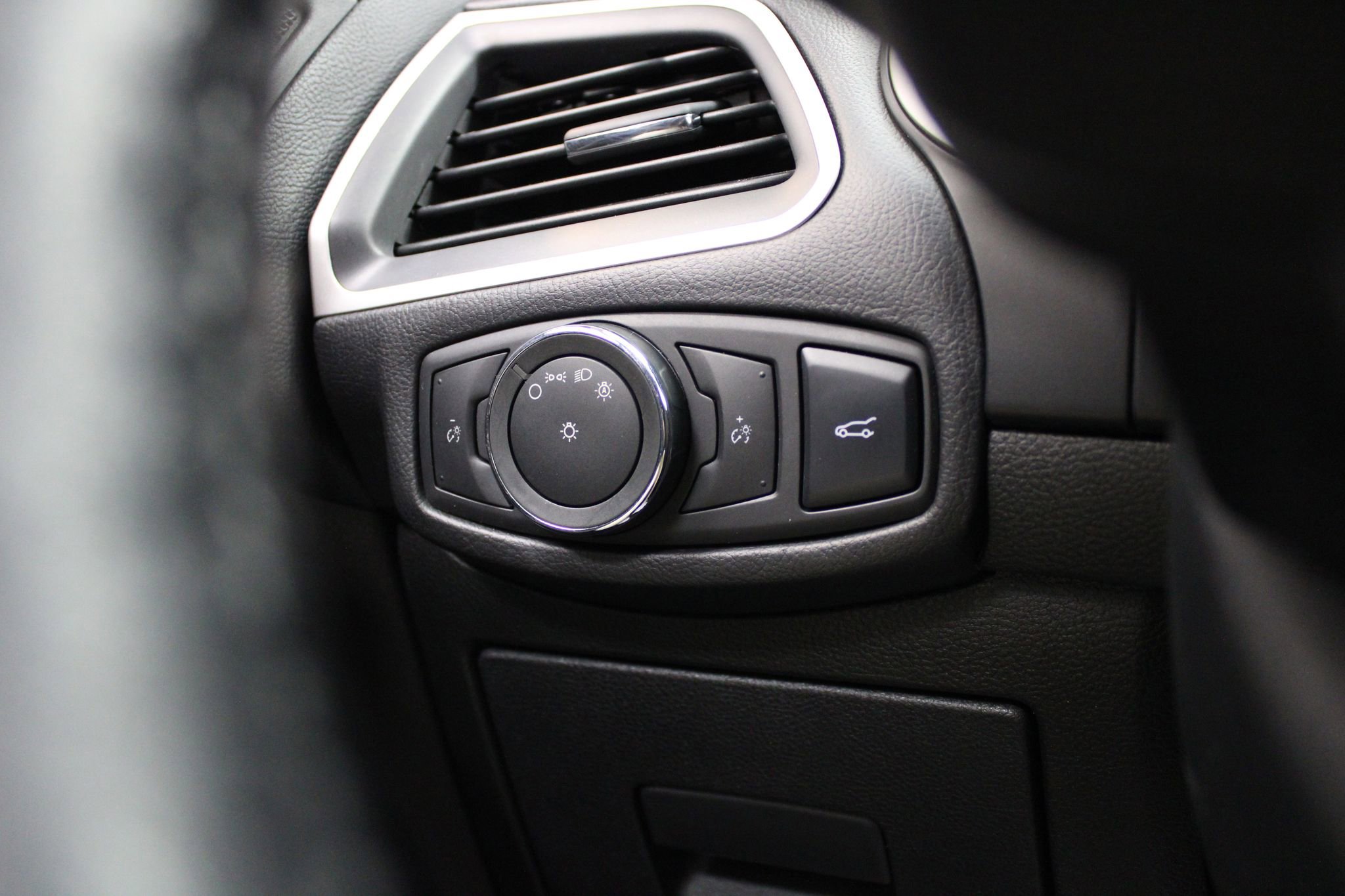 Used 2015 Ford Edge SEL w/ Equipment Group 201A AWD/4WD image 31