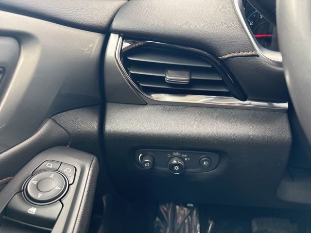 Used 2018 Chevrolet Traverse LT image 19