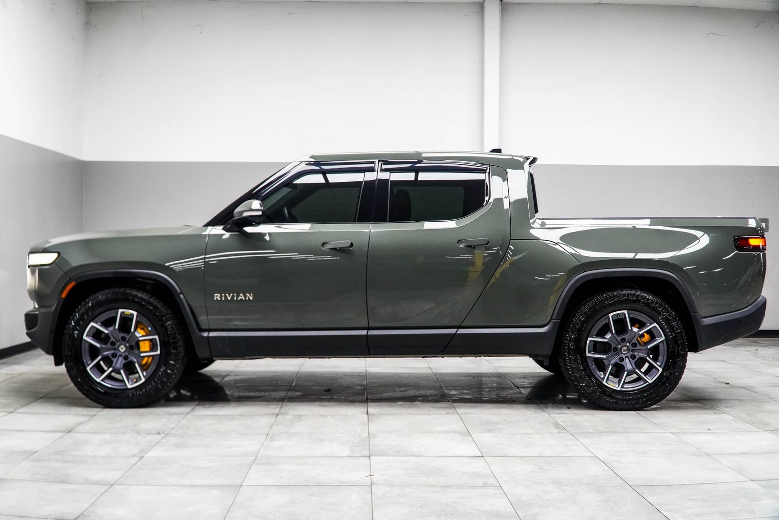 Used 2022 Rivian R1T Launch Edition image 12