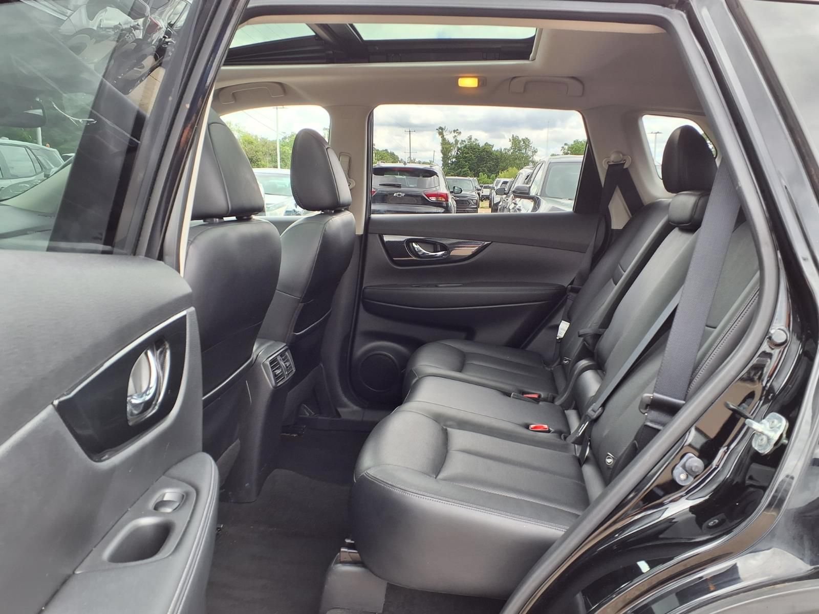Used 2017 Nissan Rogue SL w/ SL Premium Package AWD/4WD image 12