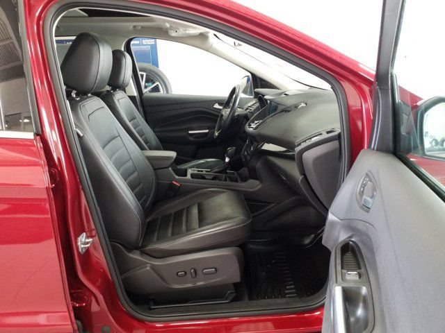 Used 2017 Ford Escape Titanium w/ Equipment Group 301A AWD/4WD image 17
