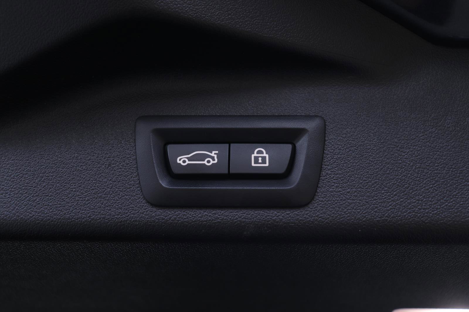 Used 2022 BMW X5 sDrive40i w/ Executive Package image 18