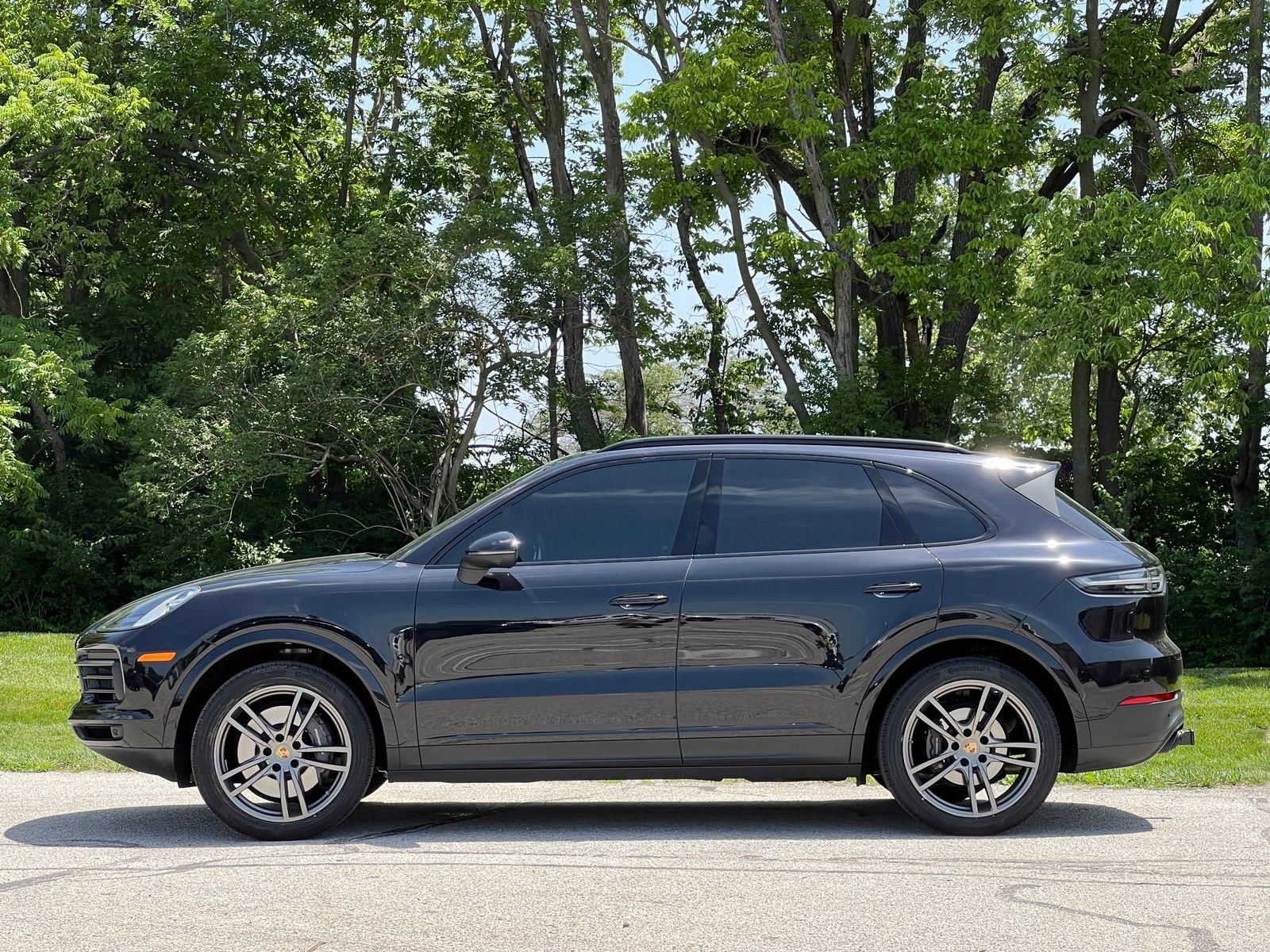 Certified 2022 Porsche Cayenne Platinum Edition AWD/4WD image 2