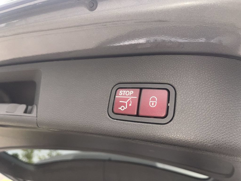 Used 2018 Mercedes-Benz GLS 550 4MATIC image 17