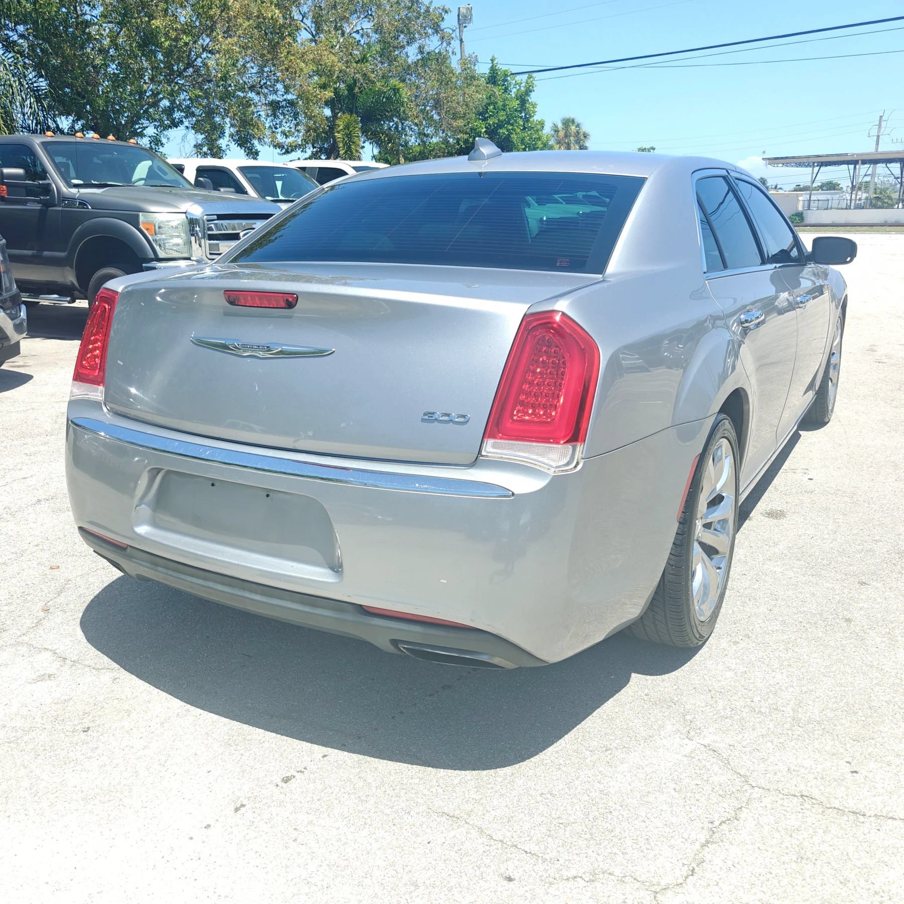 Used 2018 Chrysler 300 Limited RWD image 8