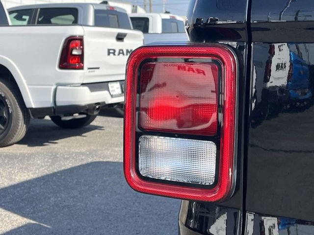 Used 2024 Jeep Gladiator Sport image 10