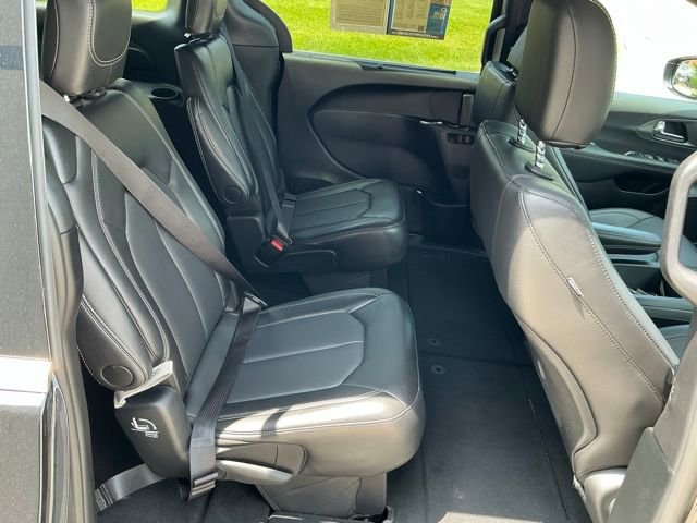 Used 2025 Chrysler Pacifica Select FWD image 16