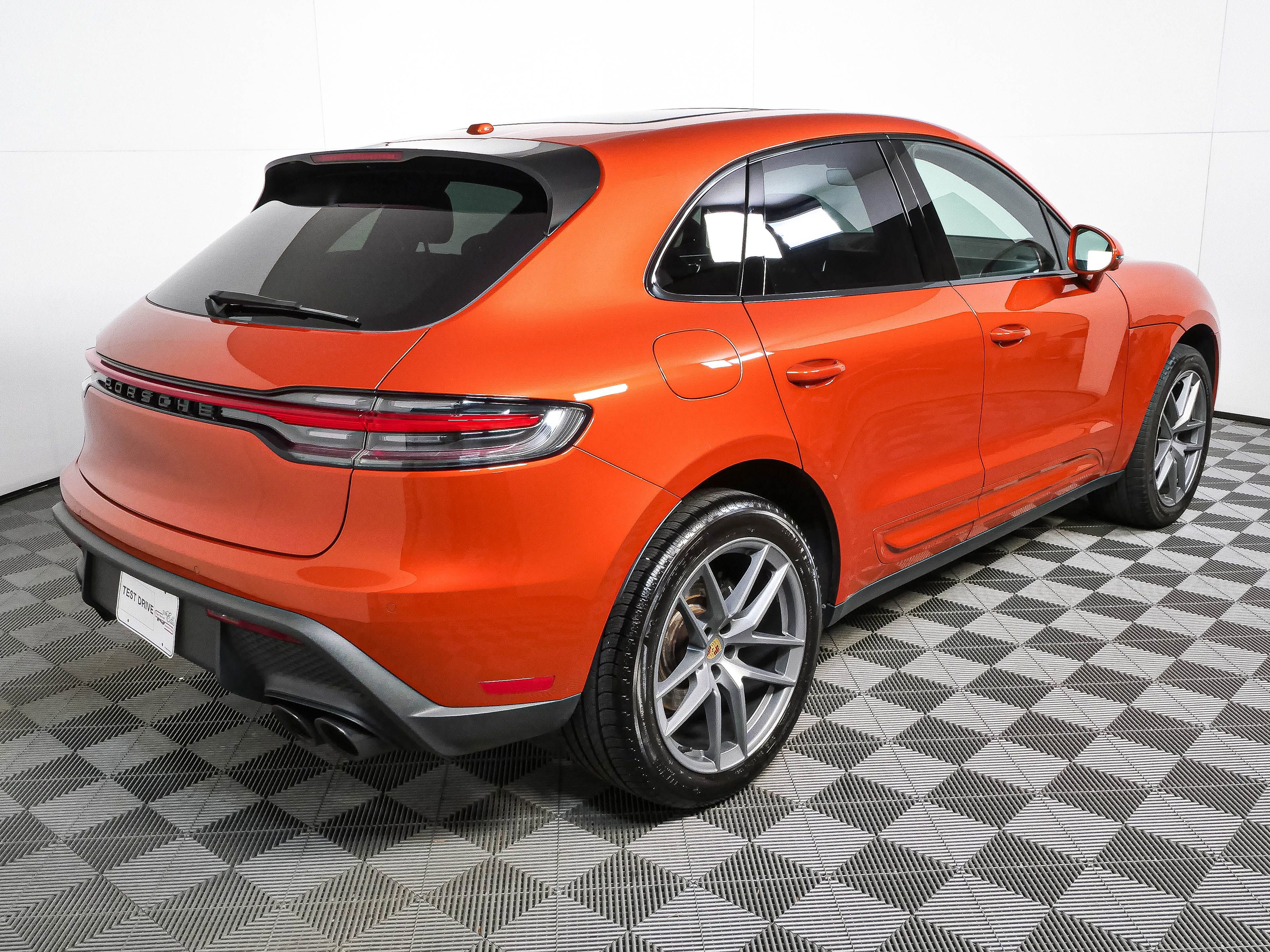 Certified 2024 Porsche Macan S AWD/4WD image 29