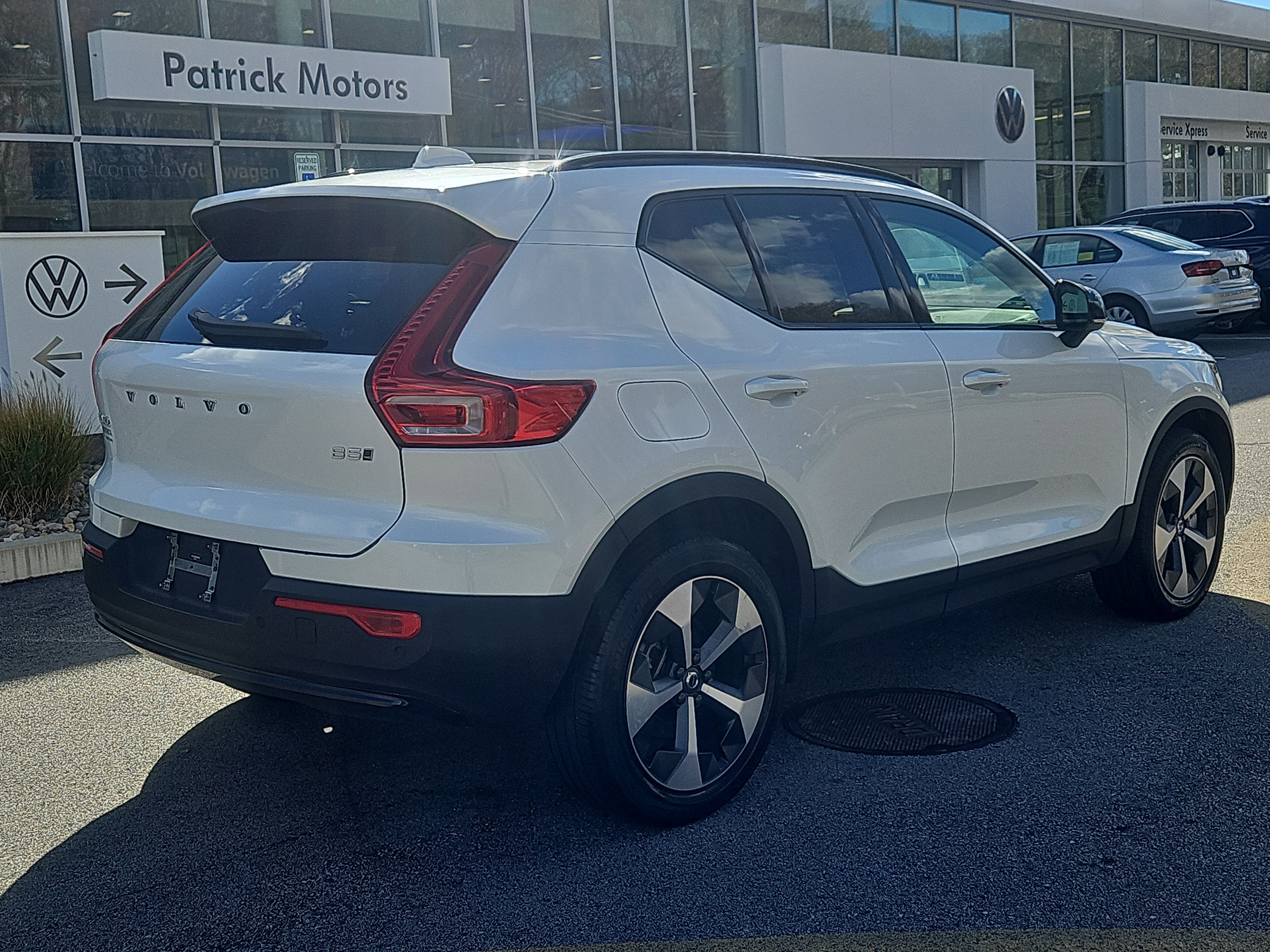 Used 2025 Volvo XC40 B5 Plus w/ Protection Package Premier image 2