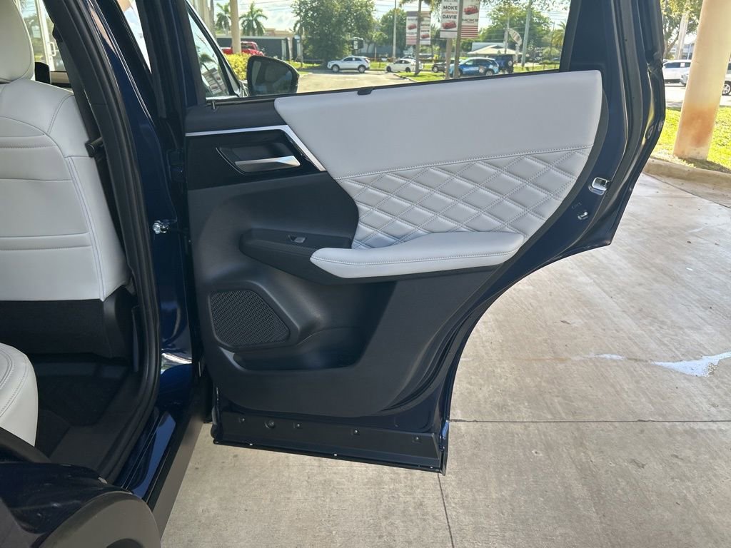 New 2025 Mitsubishi Outlander SEL image 35
