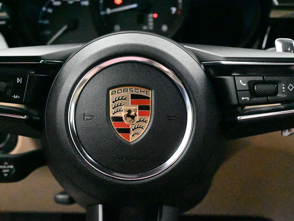 Used 2025 Porsche Macan image 30