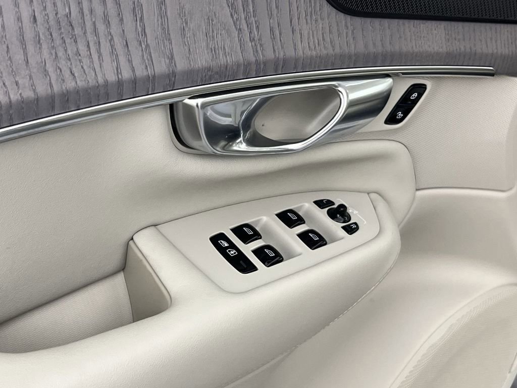 New 2026 Volvo XC90 B6 Ultra w/ Protection Package image 13