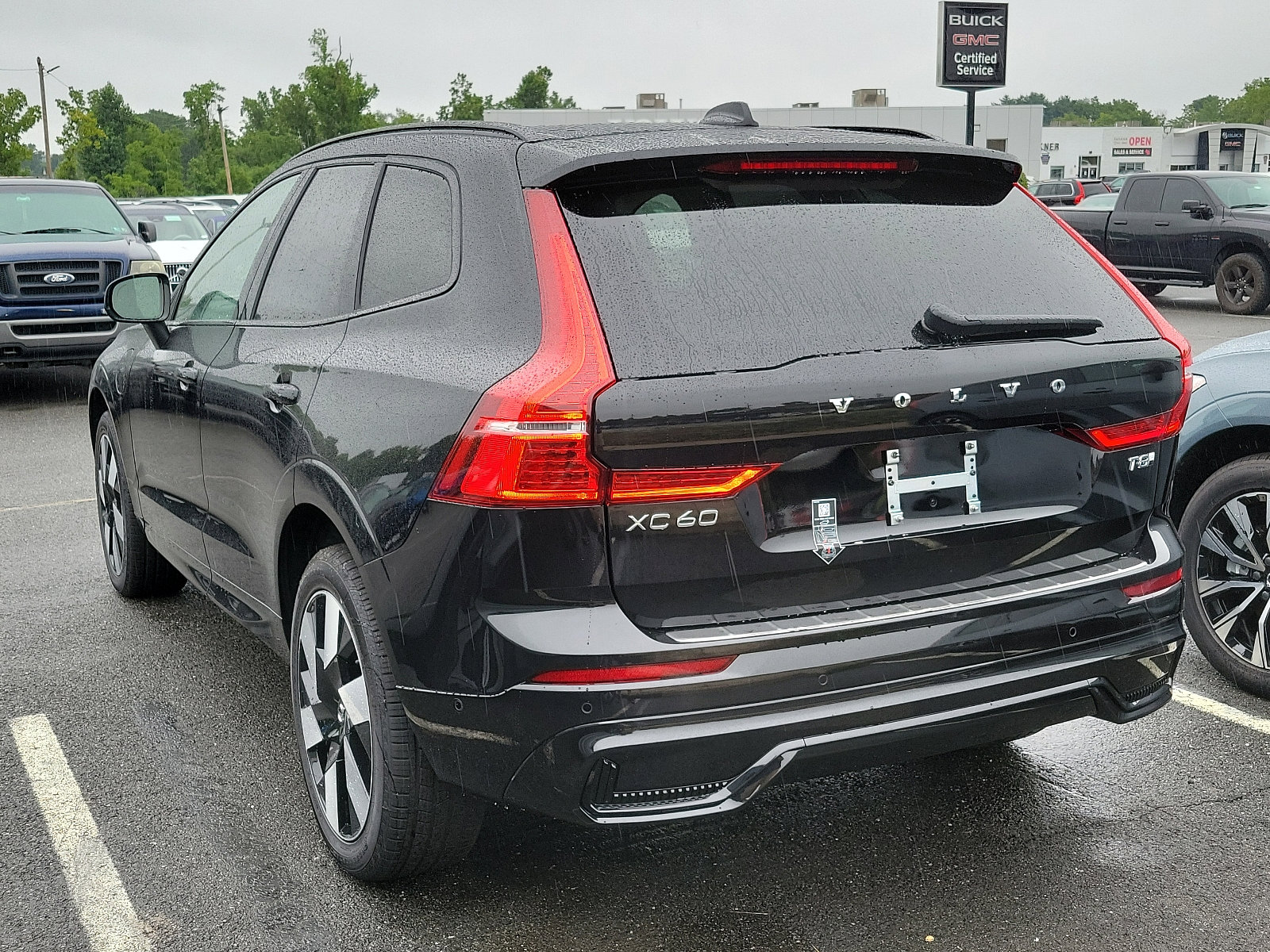 Certified 2025 Volvo XC60 T8 Plus w/ Protection Package Premier AWD/4WD image 3