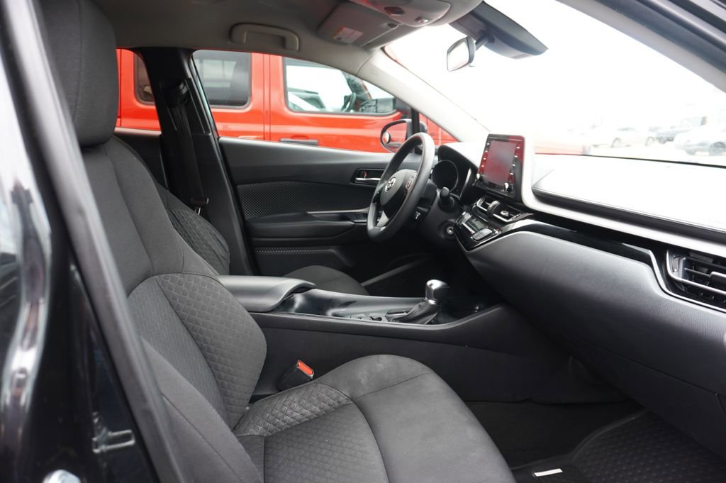 Used 2020 Toyota C-HR LE image 9