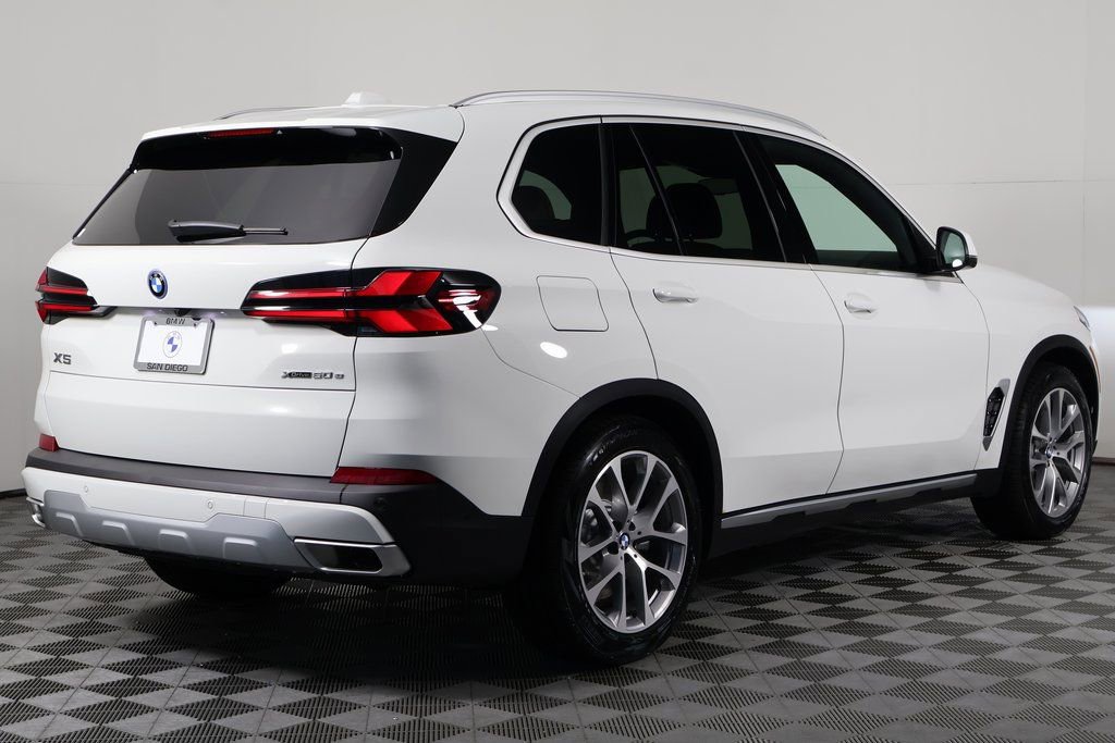 New 2026 BMW X5 xDrive50e w/ Executive Package image 2