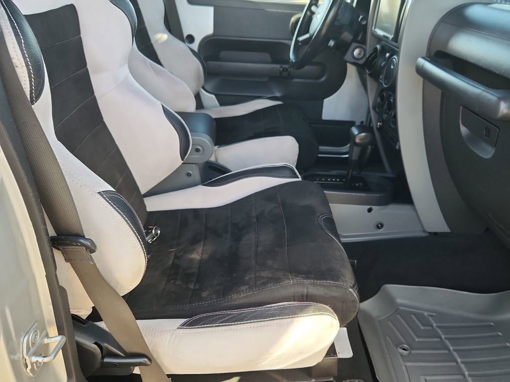 Used 2007 Jeep Wrangler Unlimited Rubicon w/ PWR Convenience Group image 13