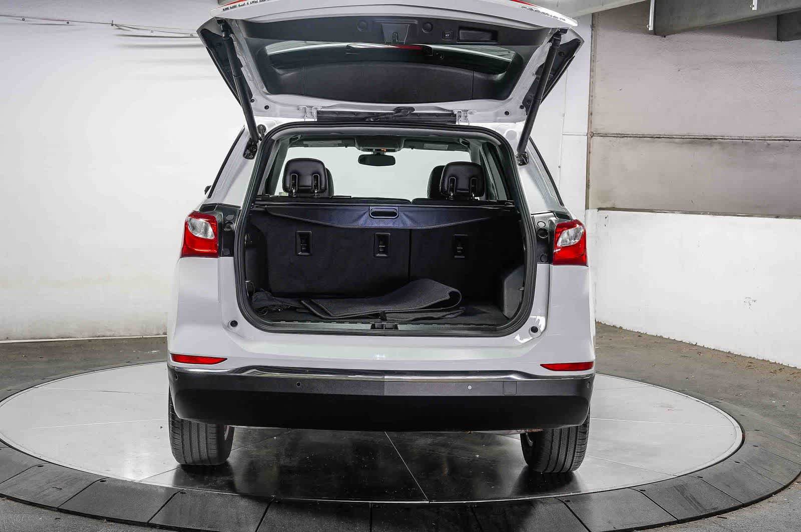 Used 2019 Chevrolet Equinox Premier w/ LPO, Cargo Package FWD image 26