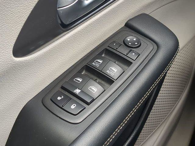 Certified 2023 Chrysler Pacifica Touring-L image 30