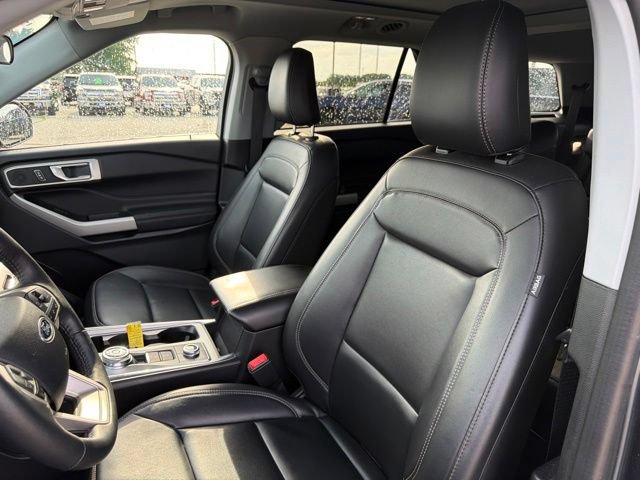 Used 2024 Ford Explorer XLT w/ Equipment Group 202A AWD/4WD image 11