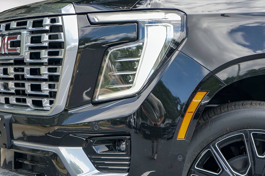 New 2026 GMC Yukon Denali w/ Denali Reserve Package AWD/4WD image 3