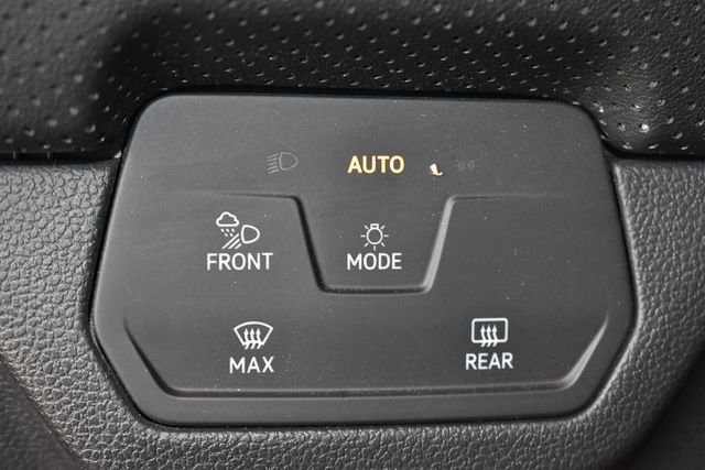 Used 2024 Volkswagen Atlas Cross Sport SEL R-Line AWD/4WD image 33