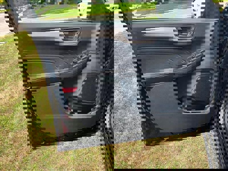 Used 2022 Ford Escape SE w/ Cold Weather Package image 12