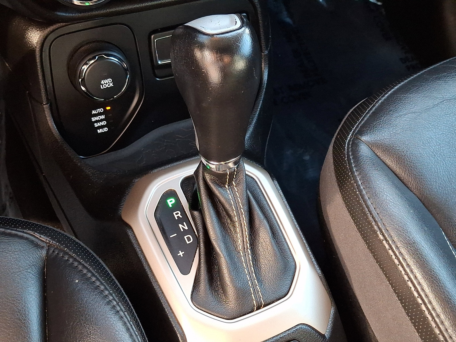 Used 2016 Jeep Renegade Limited image 15