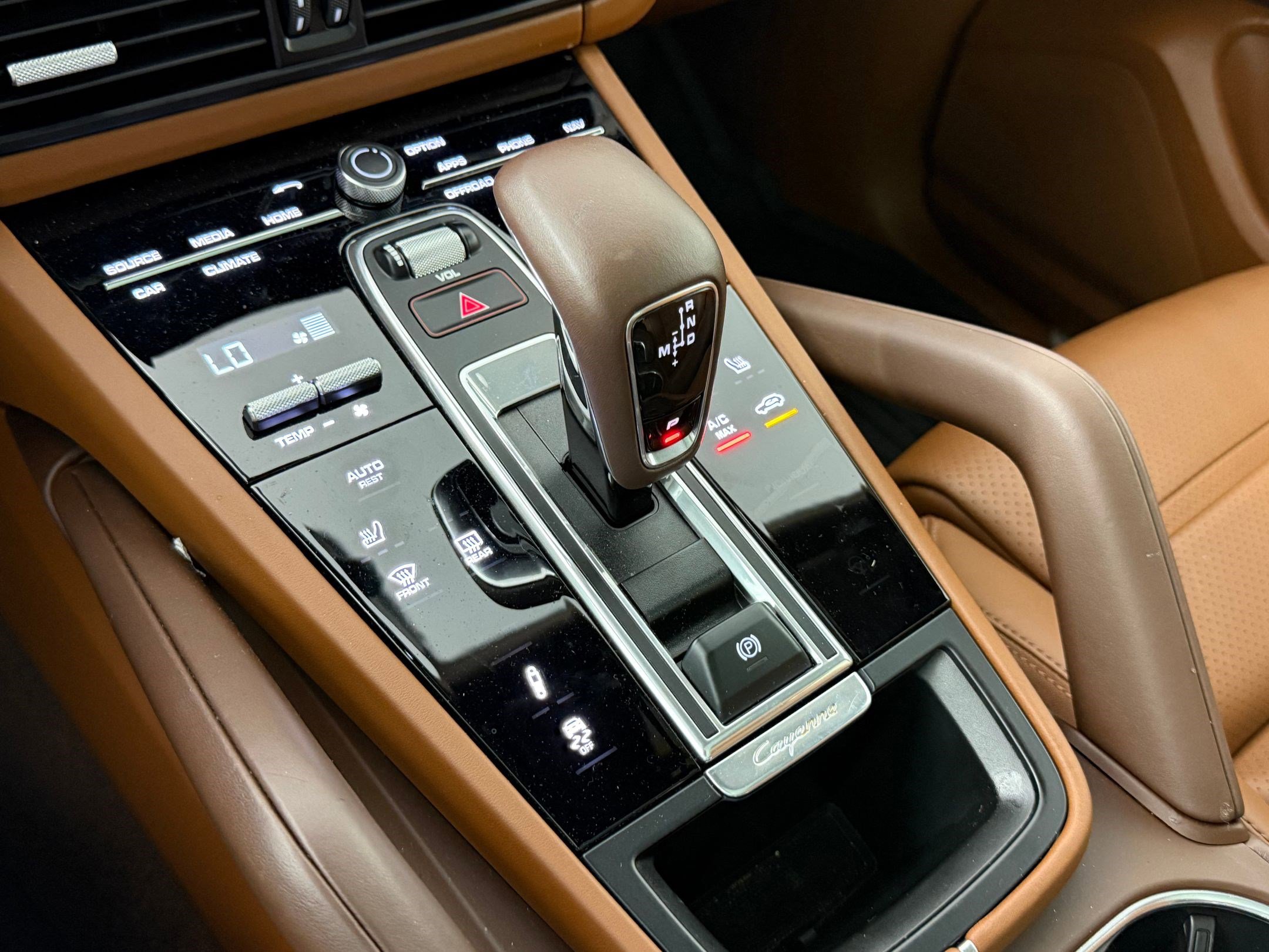 Certified 2023 Porsche Cayenne Platinum Edition image 26