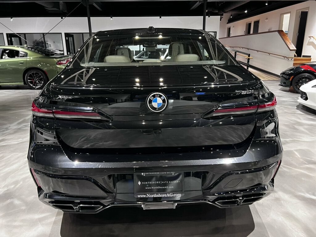 Used 2024 BMW 760i xDrive AWD/4WD image 4