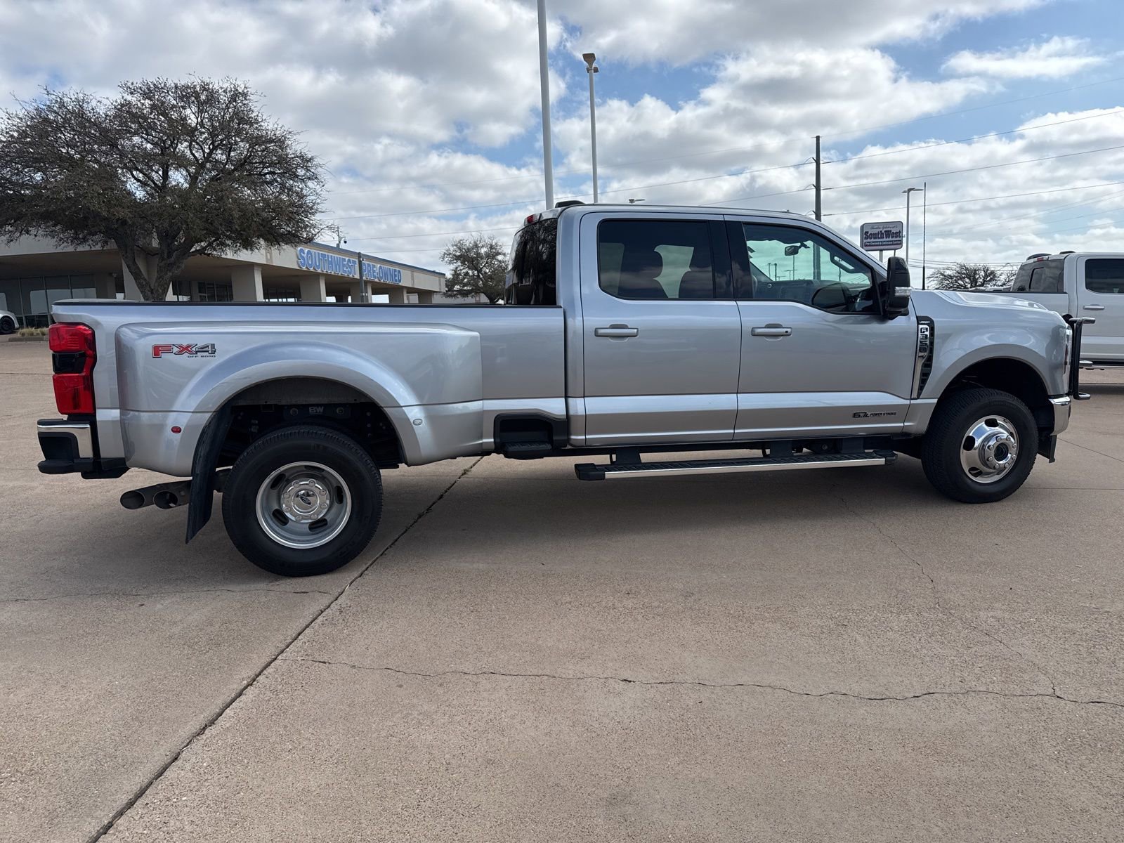 Used 2024 Ford F350 Lariat w/ FX4 Off-Road Package image 8