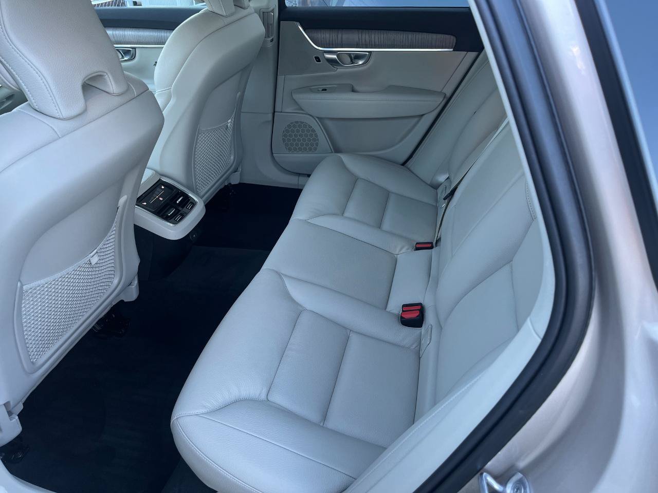 Used 2024 Volvo V90 B6 Cross Country Plus w/ Climate Package AWD/4WD image 13