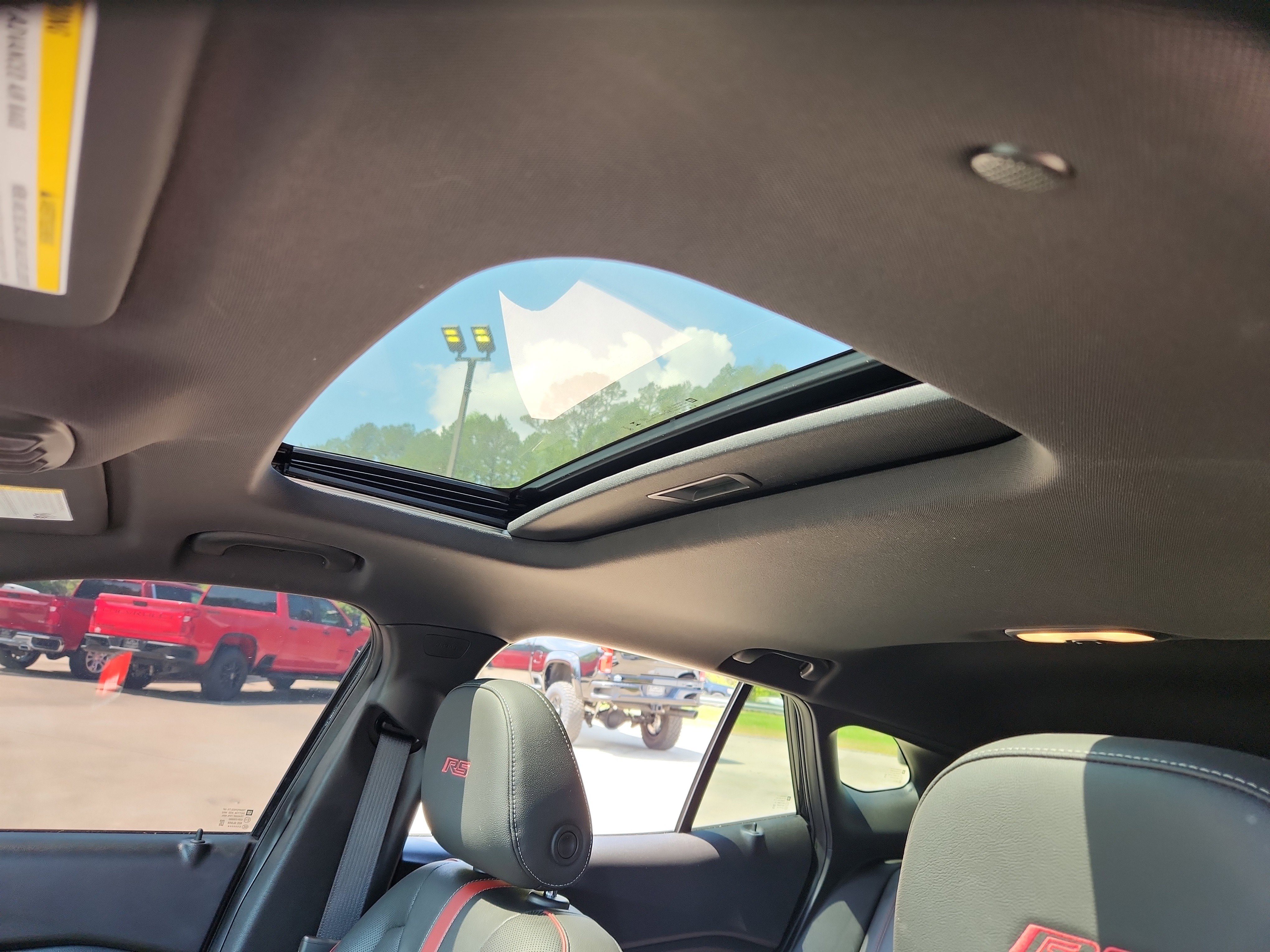 Used 2025 Chevrolet Trax RS w/ Sunroof Package FWD image 36