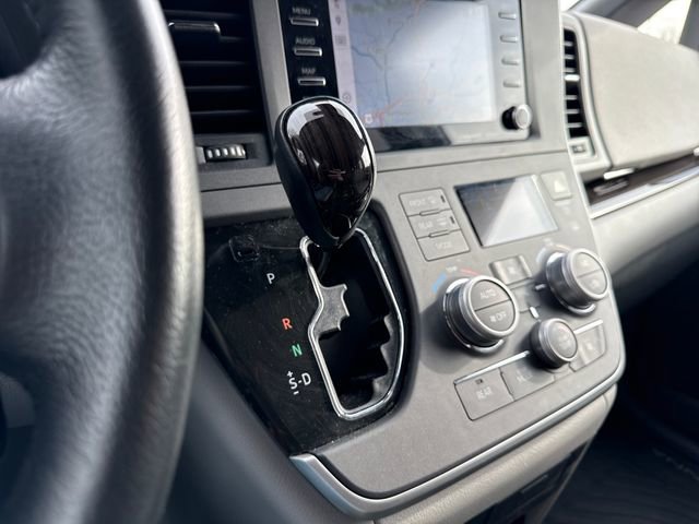 Used 2020 Toyota Sienna XLE w/ XLE Navigation Package image 34