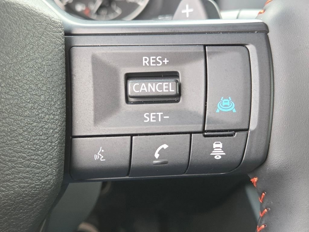 Used 2025 Nissan Rogue SV image 16