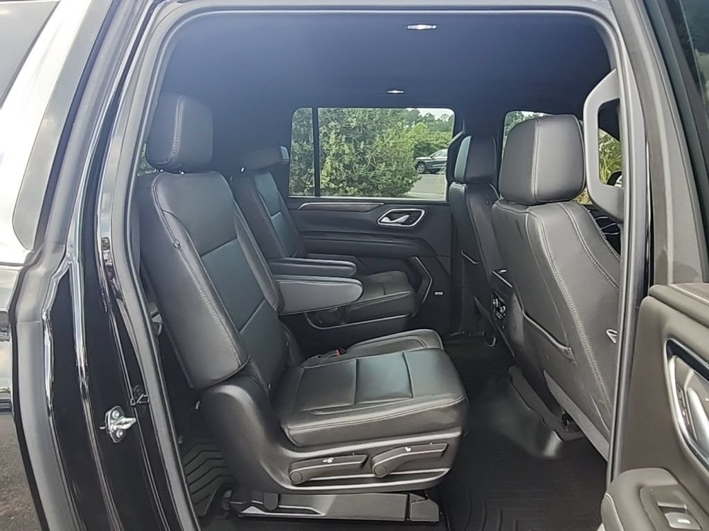Used 2022 Chevrolet Suburban LT w/ LT Signature Plus Package AWD/4WD image 43