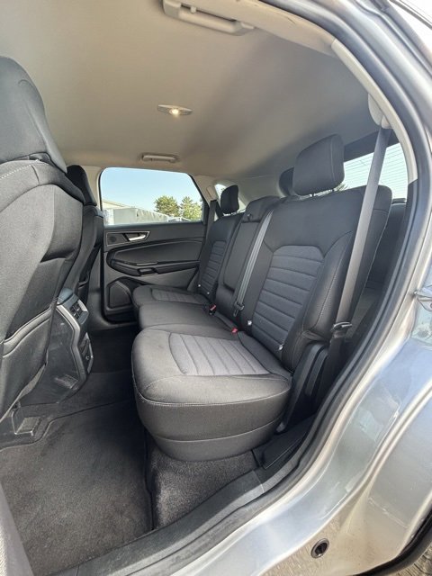 Used 2021 Ford Edge SE image 12