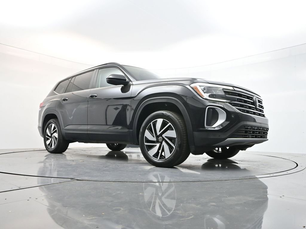 Used 2025 Volkswagen Atlas SE image 31