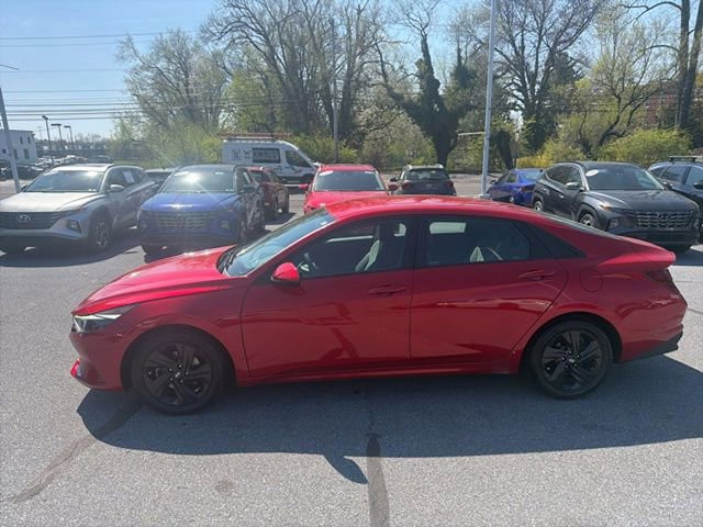 Certified 2021 Hyundai Elantra SEL image 3