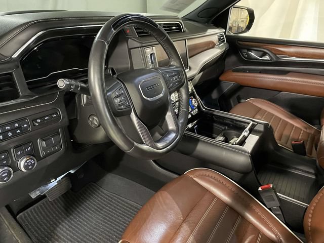 Used 2023 GMC Yukon Denali Ultimate AWD/4WD image 4