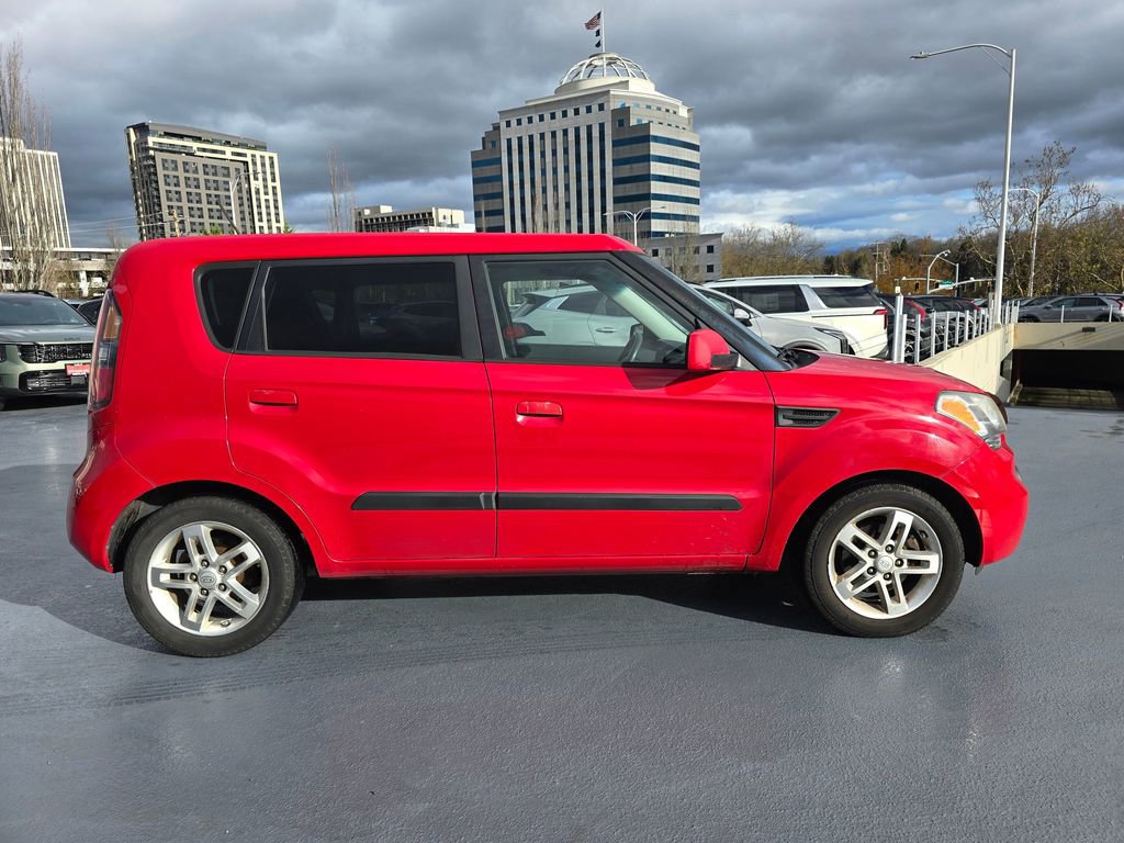 Used 2010 Kia Soul + w/ Audio Pkg image 7